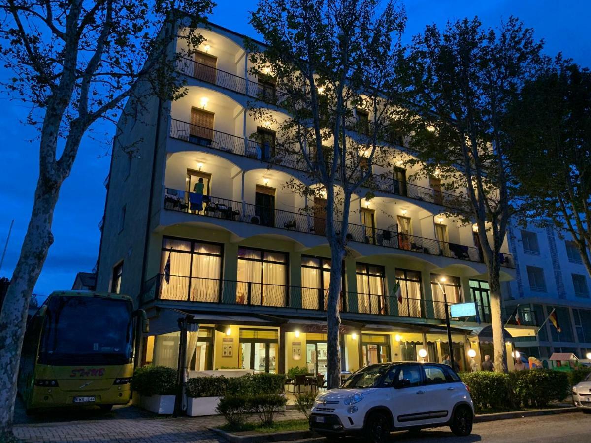 Hotel Le Vele 切塞纳蒂科 外观 照片